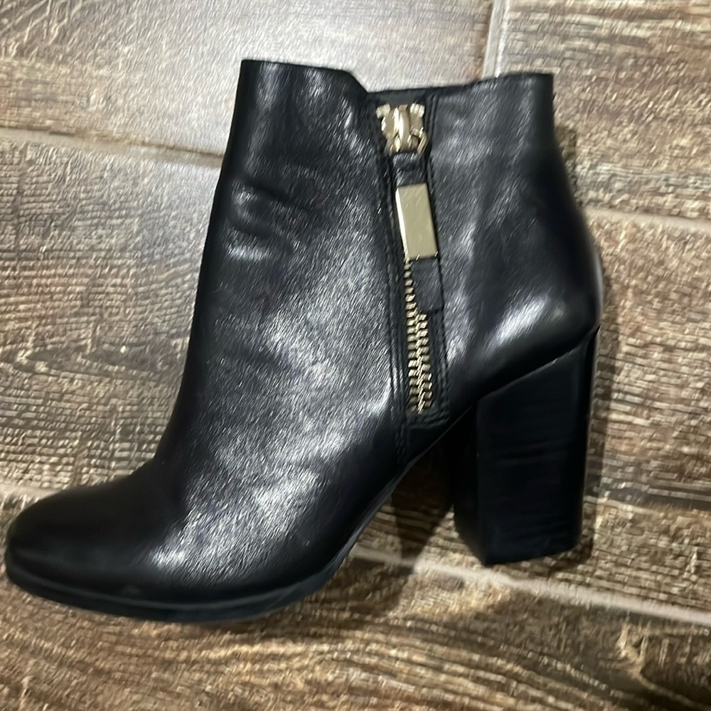 ALDO Almost New Genuine Leather AnkleBooties w/ Gold Side Zipper